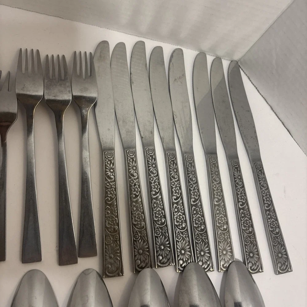 Velvet Leaf Towle Supreme Cutlery Lot Of 33 Stainless Japan Floral 60s-70s MCM